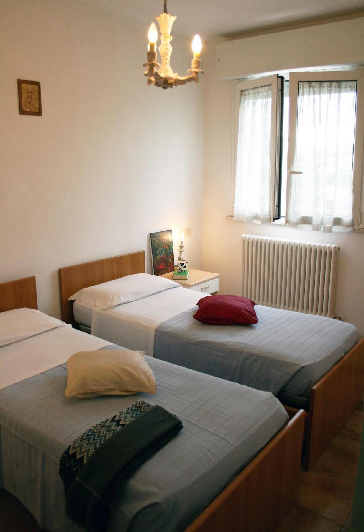 Residenza Manuela Appartement Riccione Buitenkant foto
