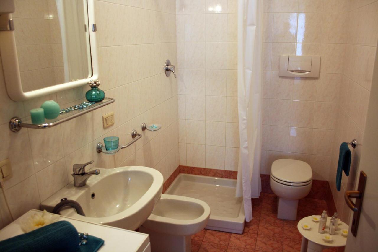 Residenza Manuela Appartement Riccione Buitenkant foto