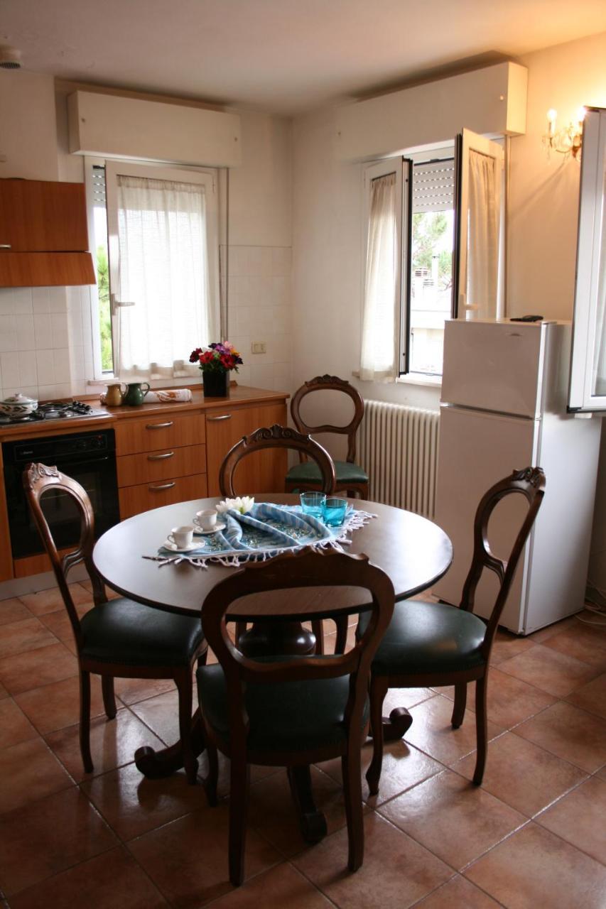 Residenza Manuela Appartement Riccione Buitenkant foto