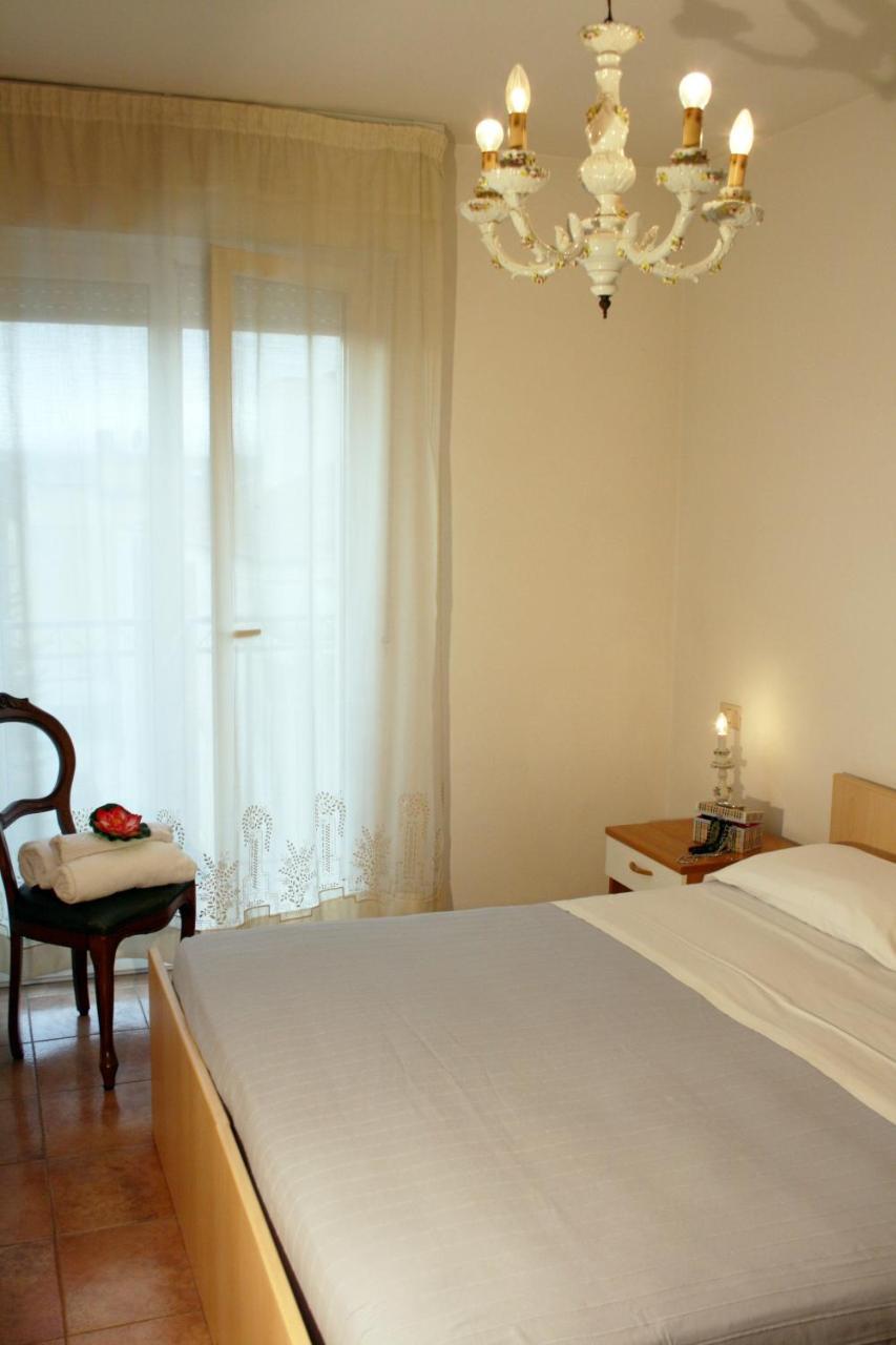 Residenza Manuela Appartement Riccione Buitenkant foto