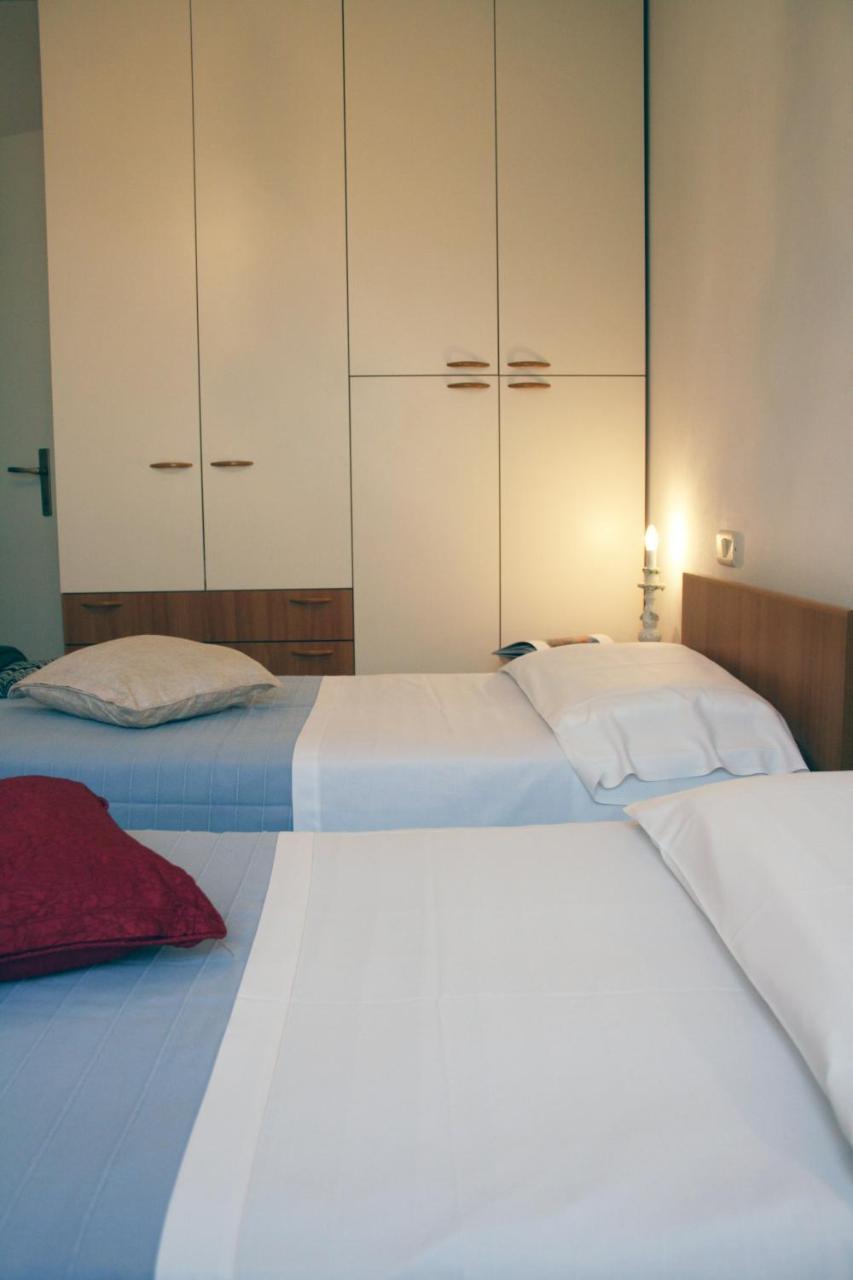 Residenza Manuela Appartement Riccione Buitenkant foto