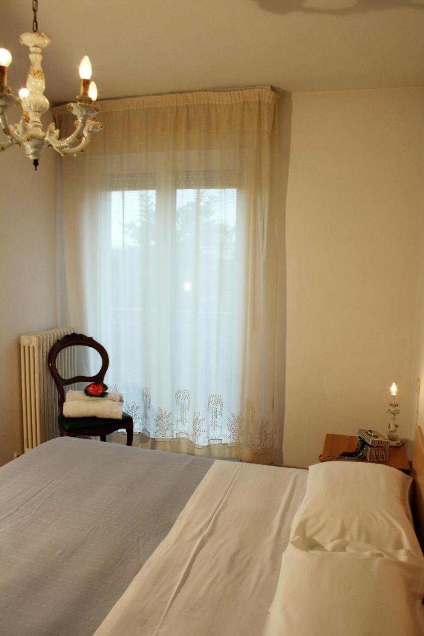 Residenza Manuela Appartement Riccione Buitenkant foto