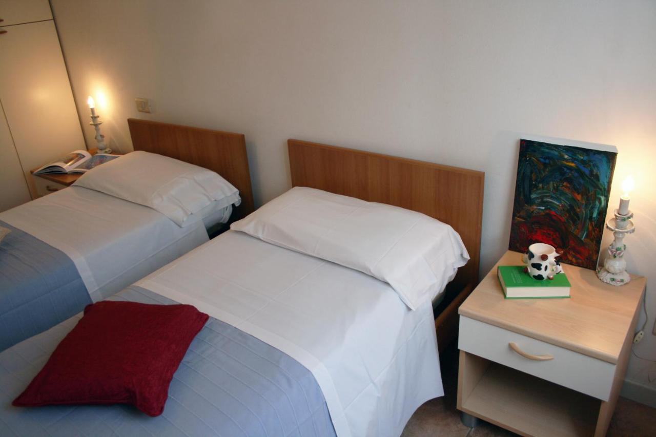 Residenza Manuela Appartement Riccione Buitenkant foto