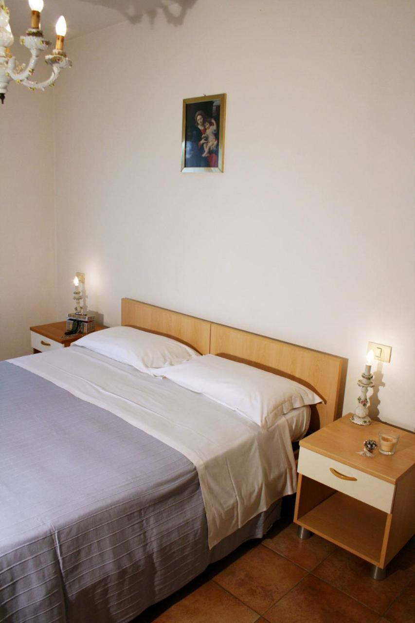 Residenza Manuela Appartement Riccione Buitenkant foto